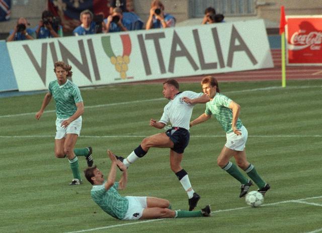 环伺的亚冠 环伺的亚冠